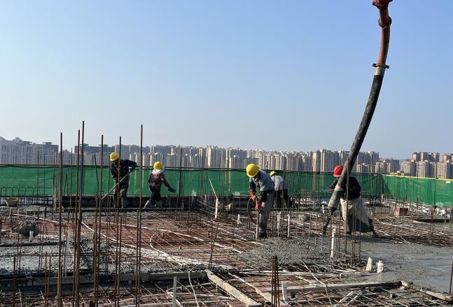 閬中市恒大?濱江左岸二期項目建設(shè) “火熱”推進(jìn)中